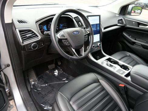 Certified 2024 Ford Edge SEL w/ Convenience Package AWD/4WD image 3