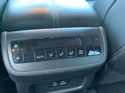 Used 2023 Nissan Pathfinder SL image 26