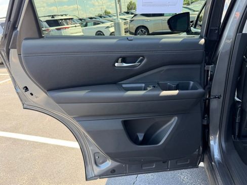 Used 2025 Nissan Pathfinder Platinum w/ Cargo Package FWD image 17