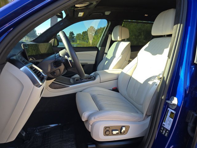 Used 2026 BMW X7 M60i AWD/4WD image 16