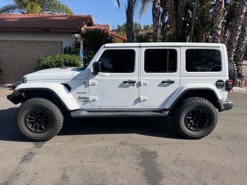 Used 2020 Jeep Wrangler Unlimited Sahara AWD/4WD image 9