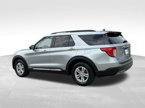 Used 2023 Ford Explorer XLT w/ Equipment Group 202A RWD image 4