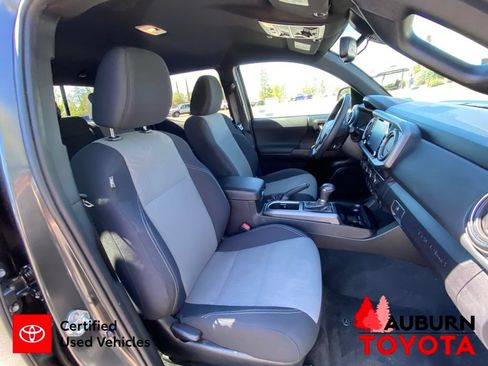 Used 2021 Toyota Tacoma TRD Off-Road w/ Technology Package AWD/4WD image 16