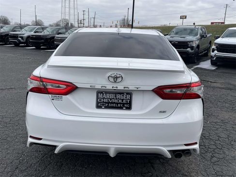 Used 2020 Toyota Camry SE image 5