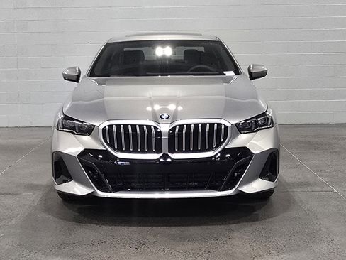 Used 2026 BMW 530i xDrive w/ M Sport Package AWD/4WD image 2