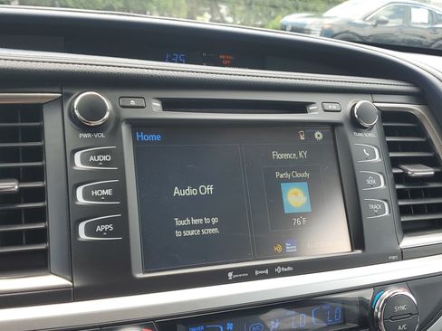 Used 2019 Toyota Highlander Plus FWD image 28