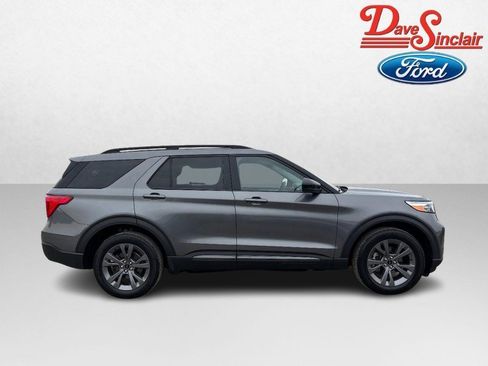 Used 2023 Ford Explorer XLT w/ Equipment Group 202A image 5
