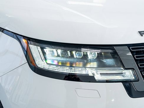 Used 2025 Land Rover Range Rover Long Wheelbase Autobiography image 19