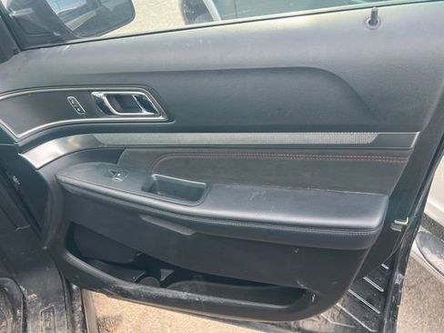 Used 2018 Ford Explorer XLT w/ Equipment Group 202A image 22