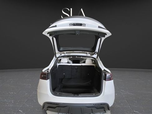 Used 2023 Tesla Model Y Performance AWD/4WD image 9