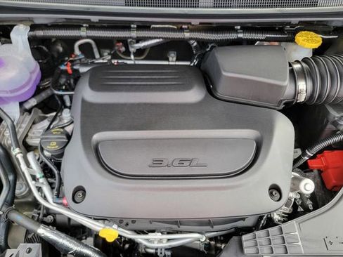 New 2026 Chrysler Pacifica Select image 36