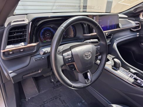 Used 2024 Toyota Crown AWD/4WD image 13