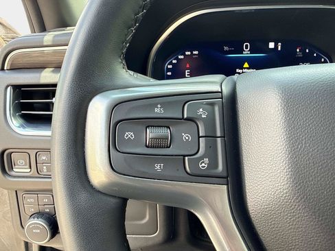 Used 2023 Chevrolet Suburban Z71 w/ Luxury Package AWD/4WD image 36