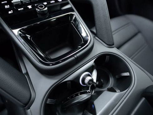 Certified 2025 Porsche Cayenne S AWD/4WD image 32