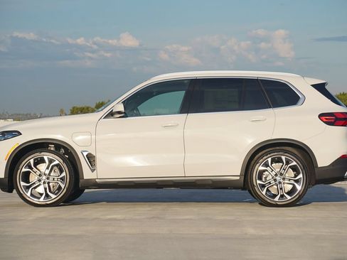 Used 2026 BMW X5 xDrive50e w/ Premium Package AWD/4WD image 4