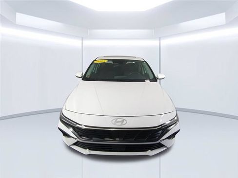 Used 2025 Hyundai Elantra SEL FWD image 16