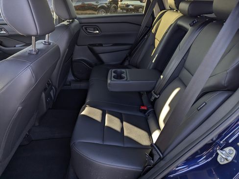 Certified 2025 Nissan Rogue SL image 8