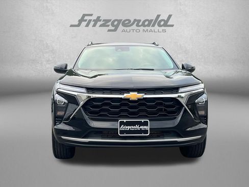 Used 2025 Chevrolet Trax LT FWD image 6