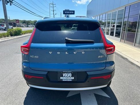 Used 2025 Volvo XC40 B5 Core AWD/4WD image 4