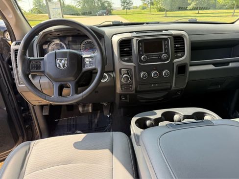 Used 2017 RAM 1500 Express AWD/4WD image 11