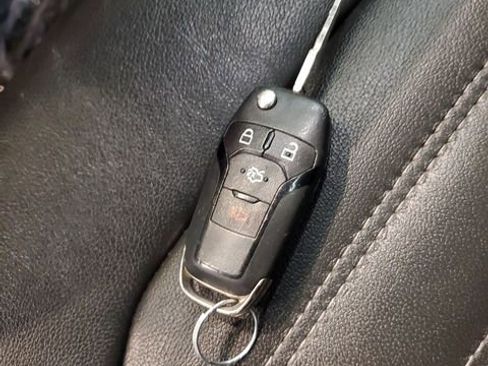 Used 2014 Ford Fusion SE w/ Equipment Group 202A image 30