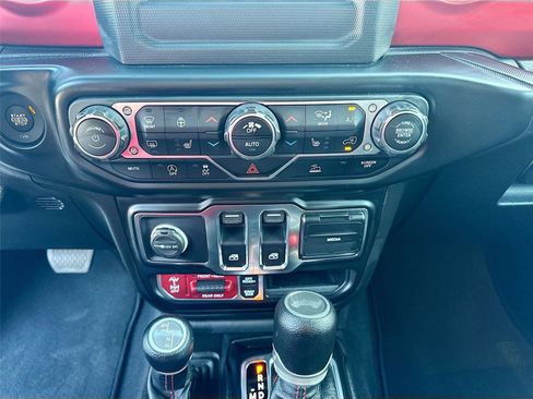 Used 2021 Jeep Wrangler Rubicon w/ Cold Weather Group image 14