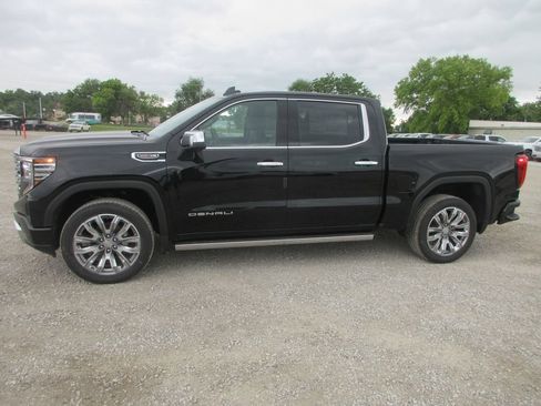 New 2026 GMC Sierra 1500 Denali w/ Denali Reserve Package AWD/4WD image 11