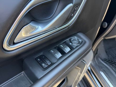 Used 2023 Chevrolet Suburban LT image 19