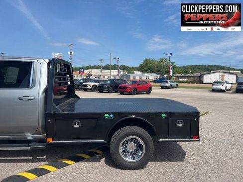 Used 2025 GMC Sierra 3500 SLE w/ SLE Convenience Package AWD/4WD image 3