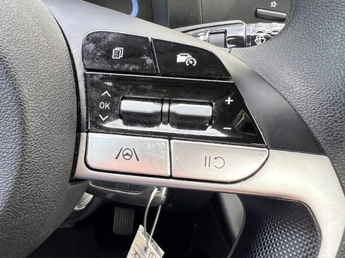 Used 2024 Hyundai Elantra SE FWD image 21