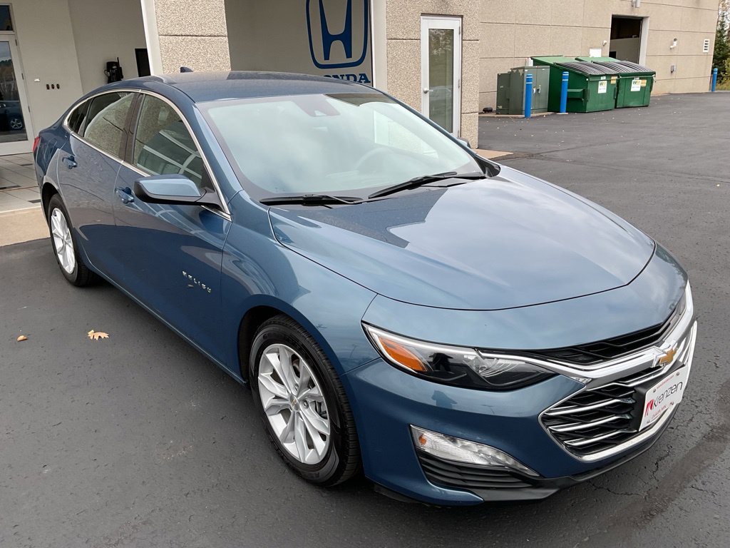Used 2025 Chevrolet Malibu LT FWD image 3