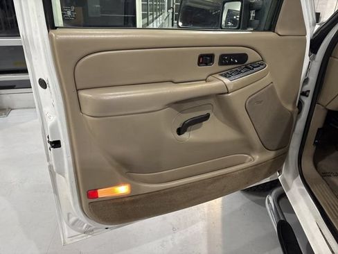 Used 2004 GMC Sierra 2500 SLT w/ Heavy-Duty Power Package AWD/4WD image 15