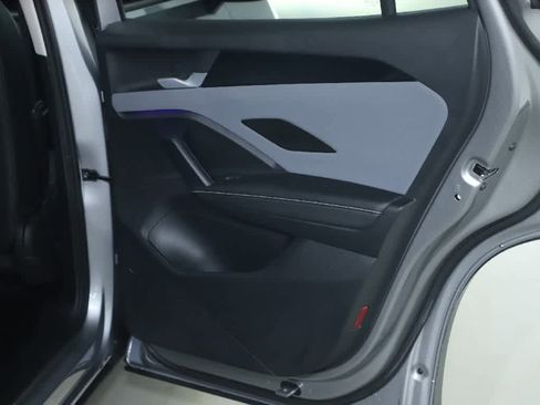 Certified 2025 Volkswagen Tiguan SE image 30