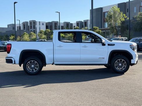 Used 2024 GMC Sierra 1500 AT4 w/ Technology Package AWD/4WD image 7