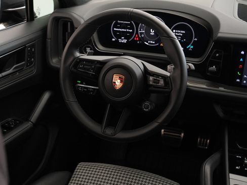 Used 2026 Porsche Cayenne GTS AWD/4WD image 28