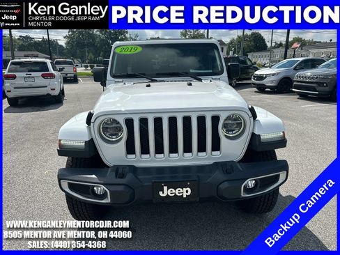 Used 2019 Jeep Wrangler Unlimited Sahara AWD/4WD image 2