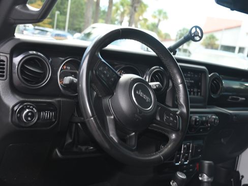 Used 2022 Jeep Gladiator Sport AWD/4WD image 8