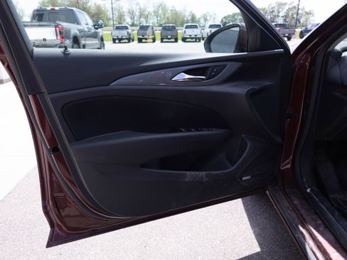 Used 2018 Buick Regal Preferred w/ Sights and Sounds Package FWD image 10