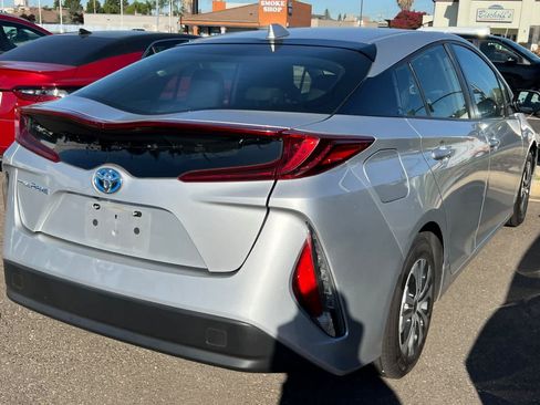 Used 2021 Toyota Prius Prime LE FWD image 4