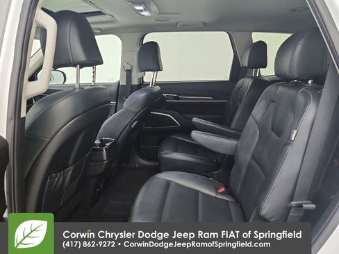 Used 2025 Kia Telluride S FWD image 32