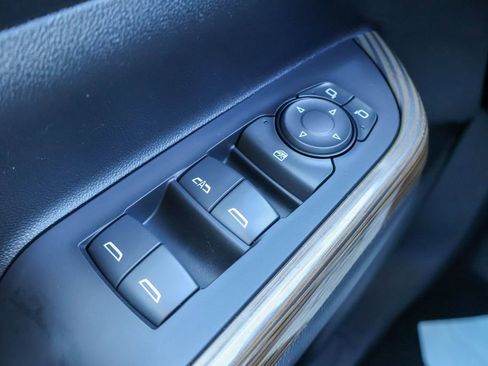 Used 2023 GMC Acadia SLE w/ Elevation Edition image 17