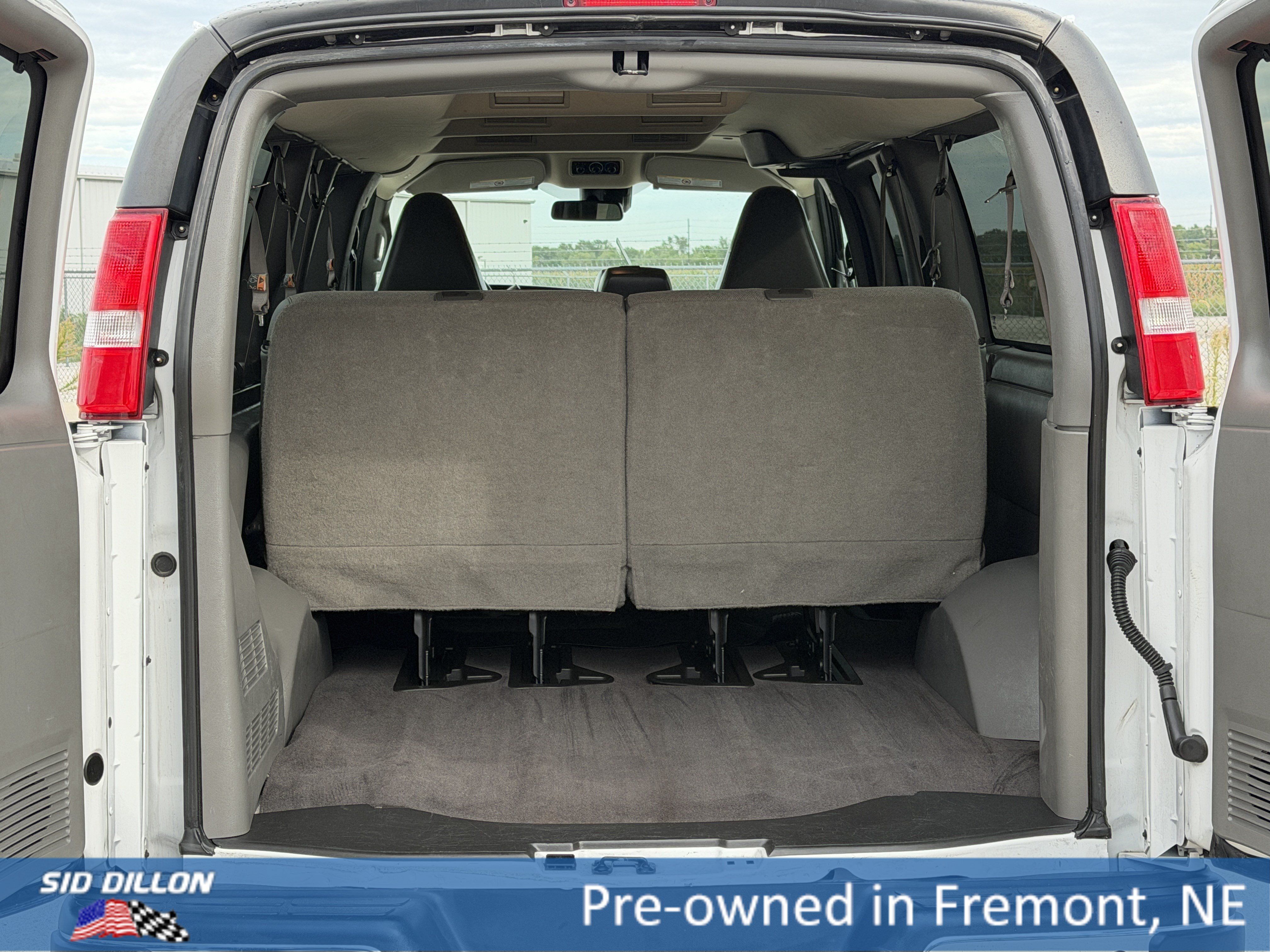 Certified 2024 Chevrolet Express 3500 LT w/ LT Preferred Equipment Group RWD image 6
