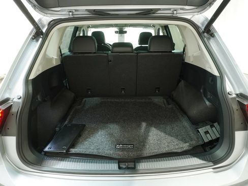 Used 2024 Volkswagen Tiguan SE AWD/4WD image 5