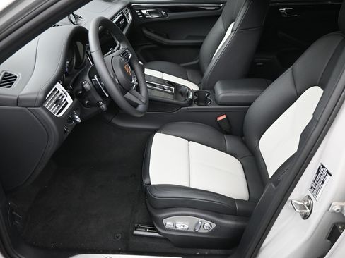 Certified 2026 Porsche Macan S AWD/4WD image 6