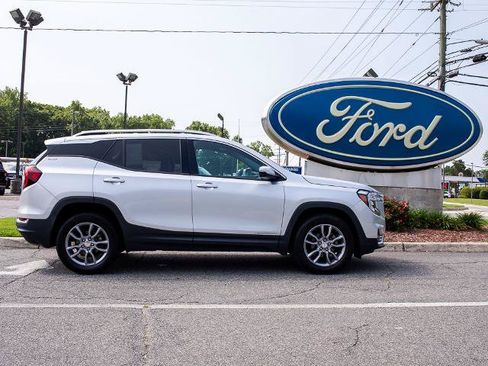 Used 2022 GMC Terrain SLT AWD/4WD image 1