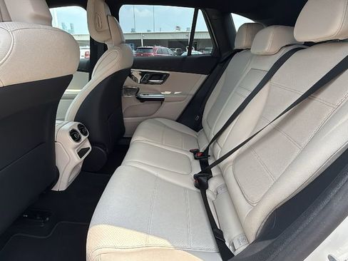 Used 2024 Mercedes-Benz GLC 300 4MATIC image 16