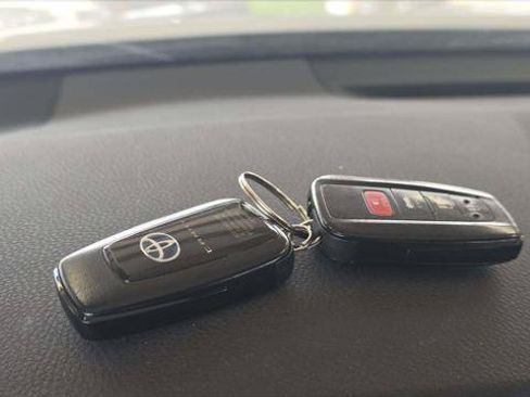 Used 2022 Toyota Camry LE FWD image 9