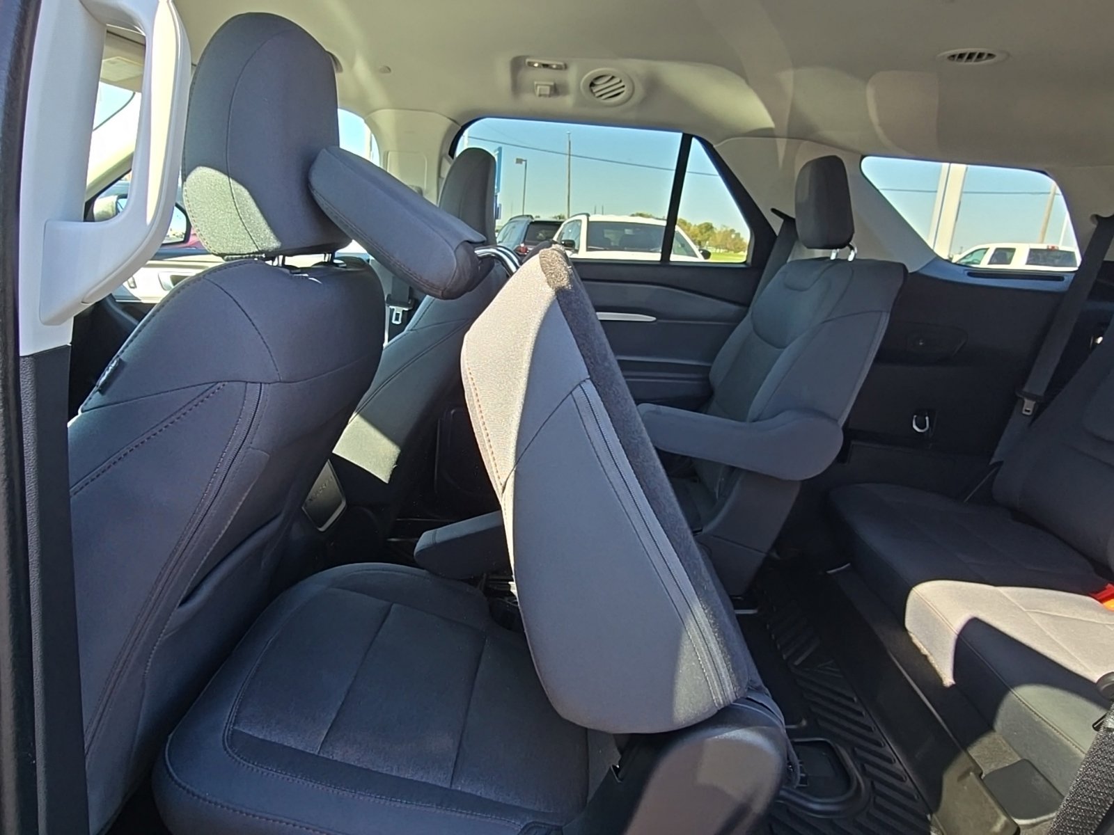 Used 2025 Ford Explorer Active RWD image 37