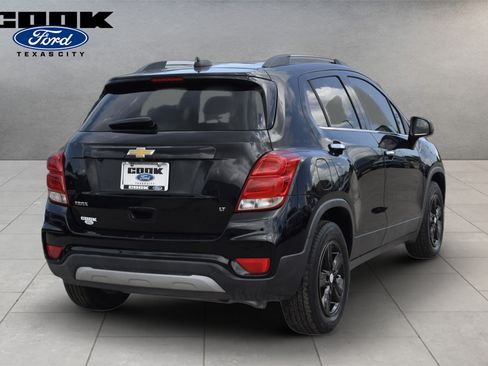 Used 2019 Chevrolet Trax LT w/ LT Convenience Package FWD image 3