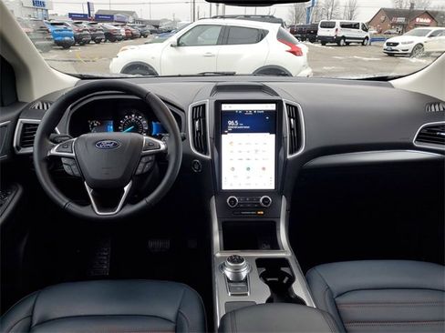 Used 2024 Ford Edge SEL w/ Sport Appearance Package image 31